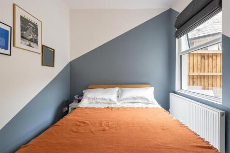 Spruce Hills Road E17