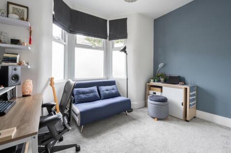 Spruce Hills Road E17