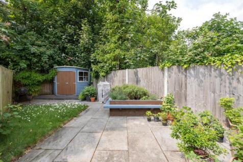 Spruce Hills Road E17