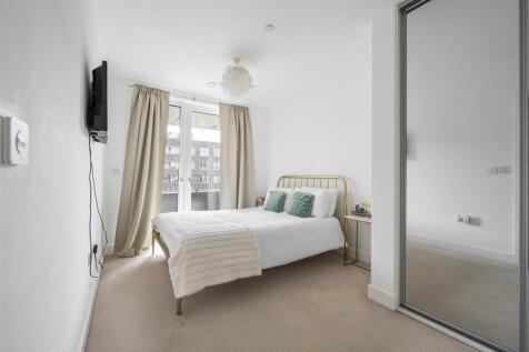 Beck Square E10