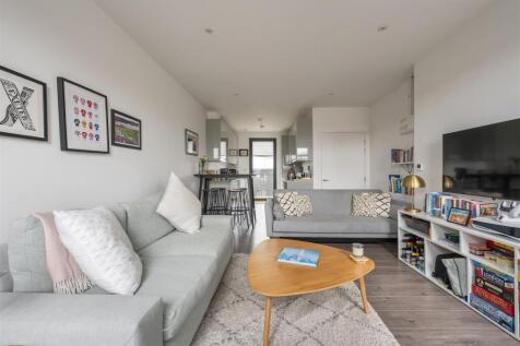High Road, E10