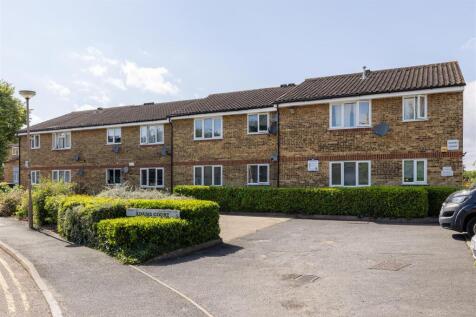 Luther King Close, E17