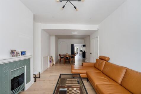 Ickworth Park Road E17