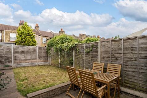 Ickworth Park Road E17