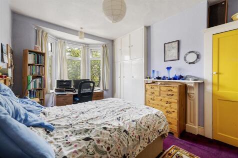 Ruby Road, E17