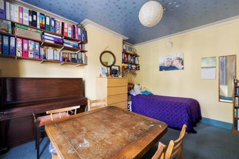 Ruby Road, E17