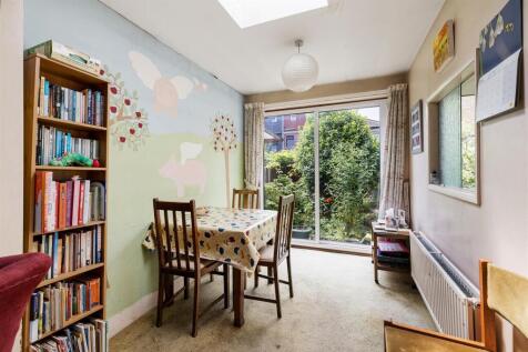 Ruby Road, E17