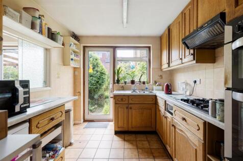 Ruby Road, E17