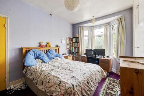 Ruby Road, E17