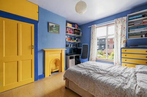 Ruby Road, E17
