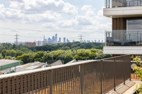 Beck Square, E10