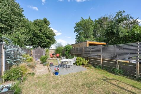Wadham Avenue, E17