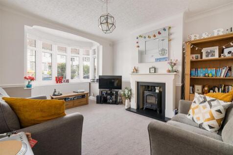 Hale End Road, E17