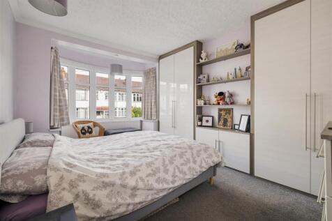 Hale End Road, E17