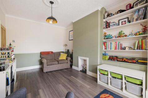 Hale End Road, E17