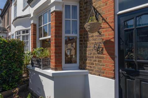 Century Road E17