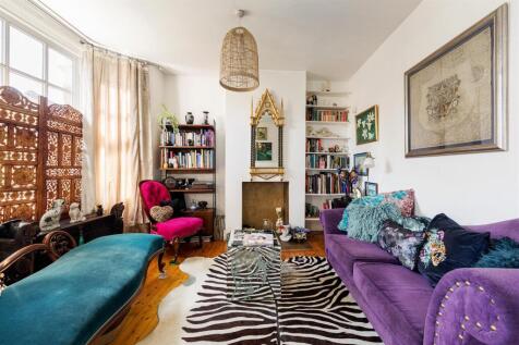 Century Road E17