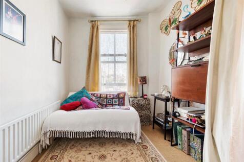Century Road E17