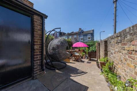Century Road E17