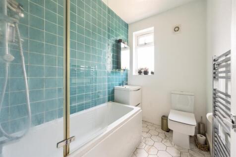 Bathroom.jpg