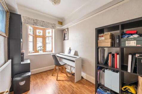 Wadham Avenue, E17