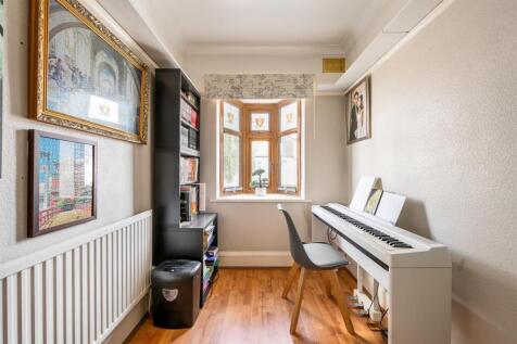 Wadham Avenue, E17