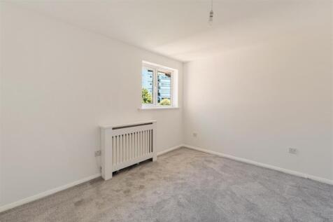 Green Pond Close, E17