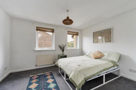 Marconi Rd, E10