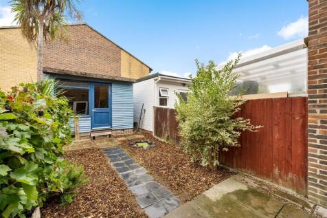 Marconi Rd, E10