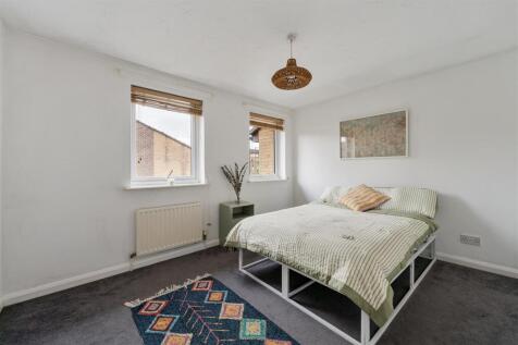 Marconi Rd, E10