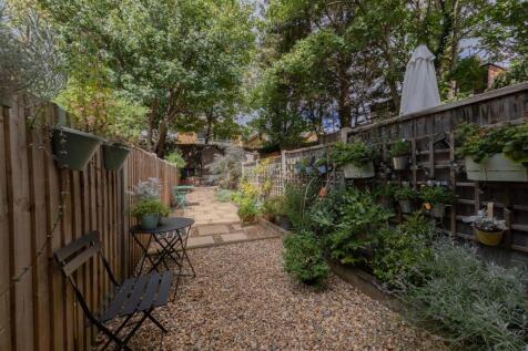 Theydon Street E17