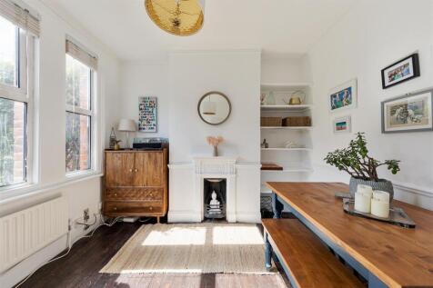 Theydon Street E17