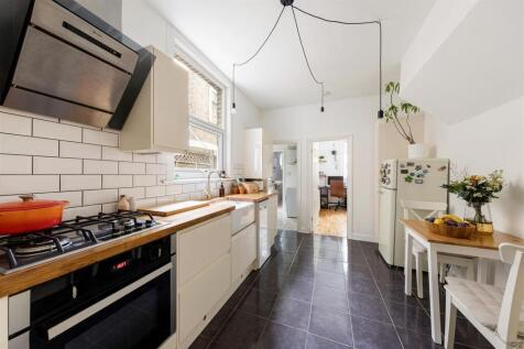 Francis Road, E10