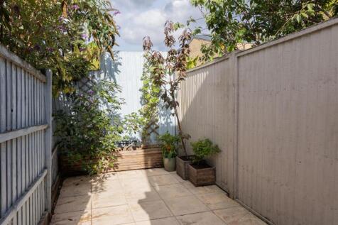 Francis Road, E10