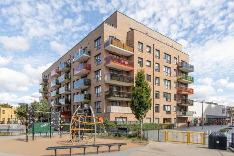 Troubridge Square, E17