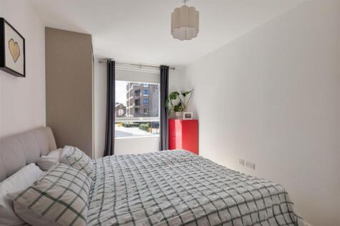 Troubridge Square, E17