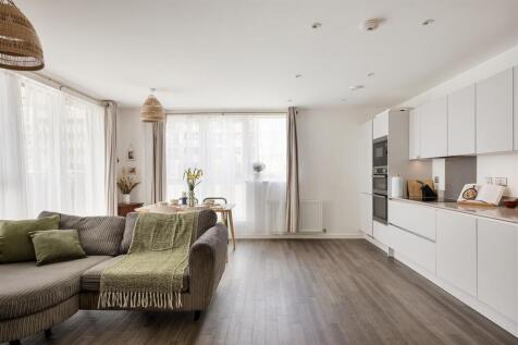 Troubridge Square, E17