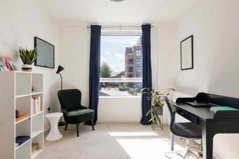 Troubridge Square, E17