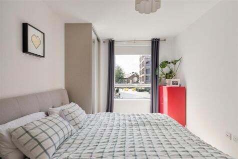 Troubridge Square, E17