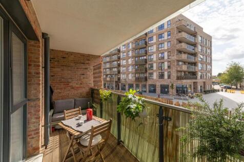 Troubridge Square, E17