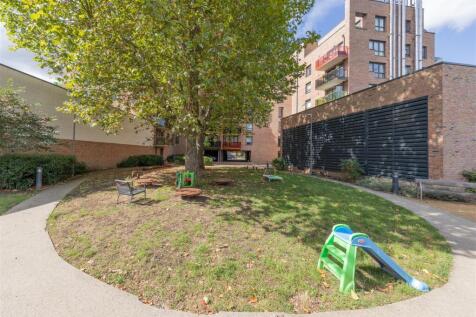 Troubridge Square, E17
