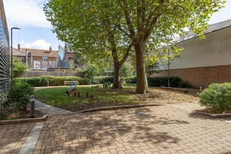 Troubridge Square, E17