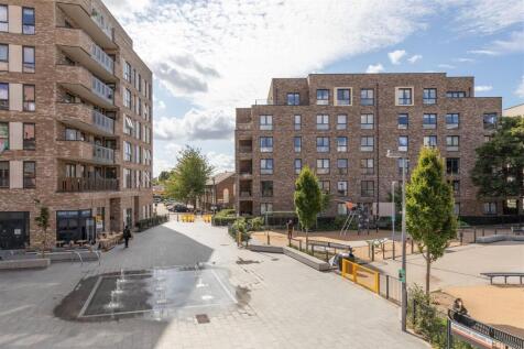 Troubridge Square, E17