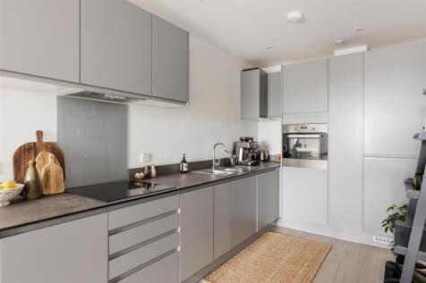 Mission Grove, E17