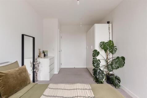 Mission Grove, E17