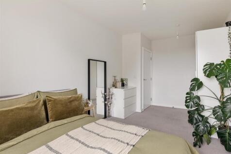 Mission Grove, E17