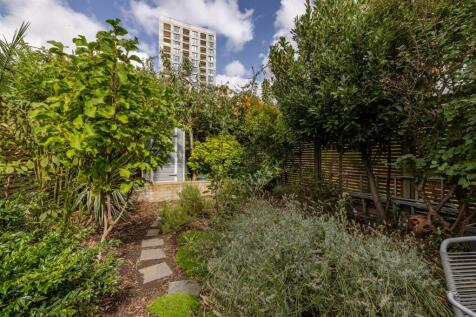 Second Ave, E17