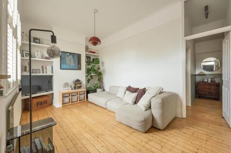 Lea Bridge Road, E10