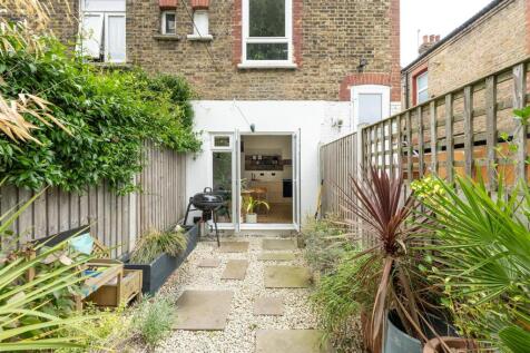 Lea Bridge Road, E10
