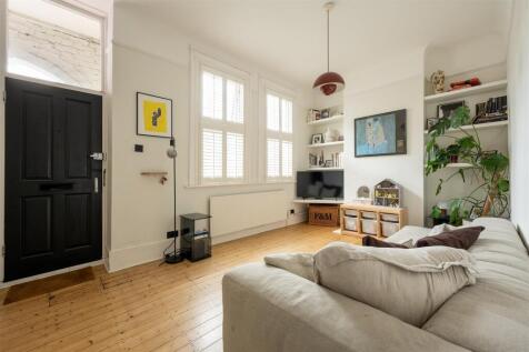 Lea Bridge Road, E10